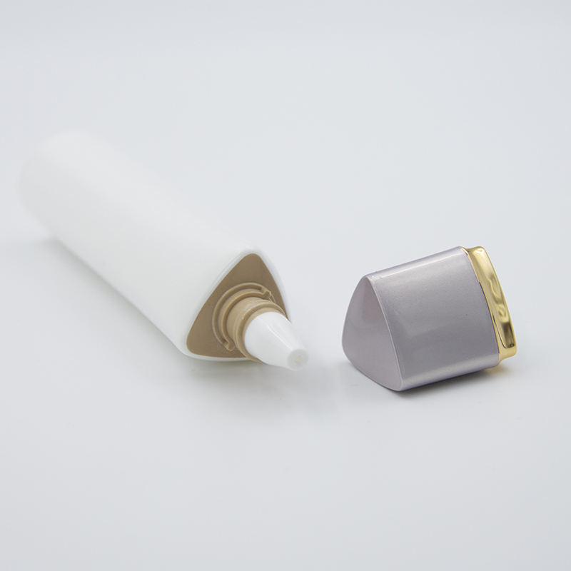 OEM طويل الفم مثلث مستحضرات التجميل خرطوم بلاستيك التعبئة والتغليف ل 30 مللي كريم واقية من الشمس BB ومصل العناية بالبشرة لكريم العين