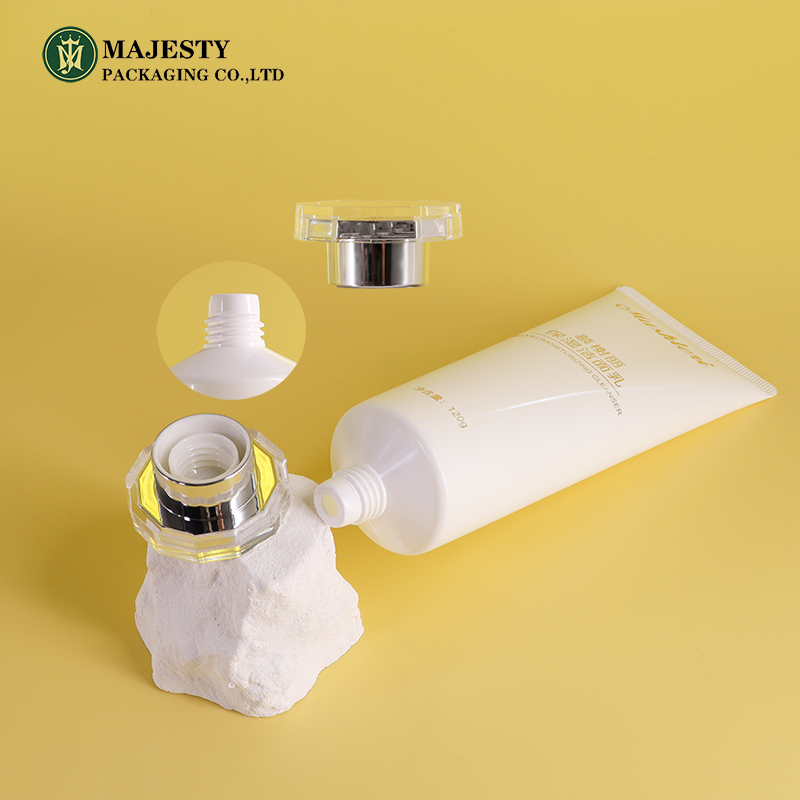 منظف الوجه من المطهر أنبوب بلاستيكي أنبوب 