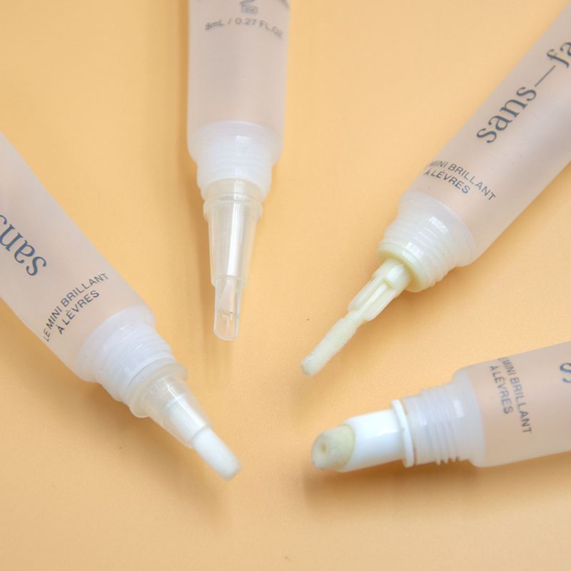 أنابيب ملمع الشفاه البلاستيكية الفارغة مع رأس فرشاة، حاوية ضغط مستحضرات التجميل النظيفة للعناية بالشفاه