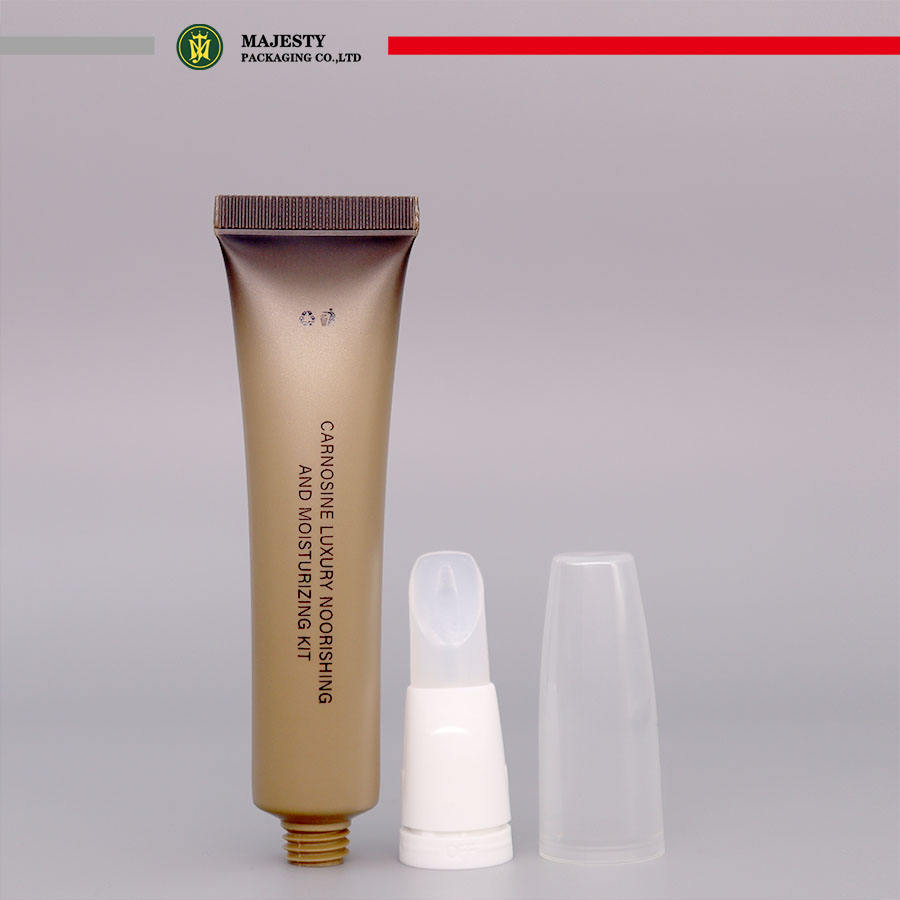 شعار مخصص ملمع الشفاه وحاوية تغليف كريم العناية بالعين ملمع الشفاه المرطب مع المواد البلاستيكية لمستحضرات التجميل