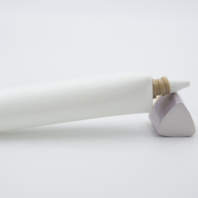 OEM طويل الفم مثلث مستحضرات التجميل خرطوم بلاستيك التعبئة والتغليف ل 30 مللي كريم واقية من الشمس BB ومصل العناية بالبشرة لكريم العين