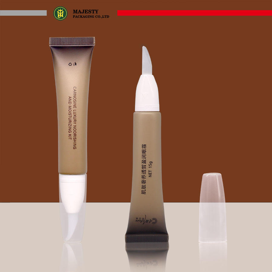 شعار مخصص ملمع الشفاه وحاوية تغليف كريم العناية بالعين ملمع الشفاه المرطب مع المواد البلاستيكية لمستحضرات التجميل