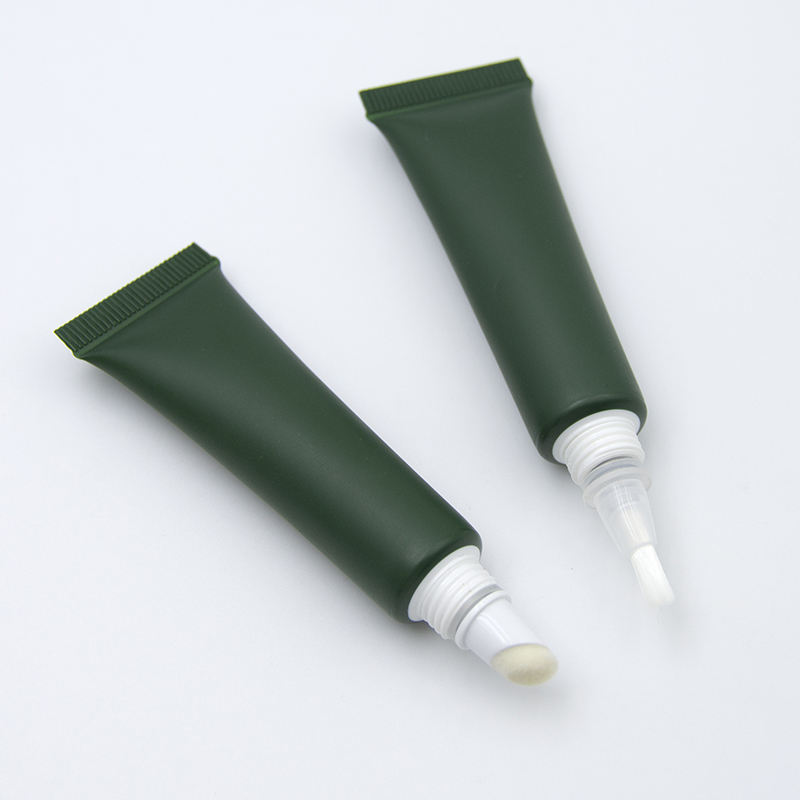 OEM & ODM 10 مللي أنابيب بلاستيكية ناعمة PE مع فرشاة وقضيب سيليكون ملمع الشفاه عصا الشفاه بلسم الشفاه أنبوب فرشاة الأظافر