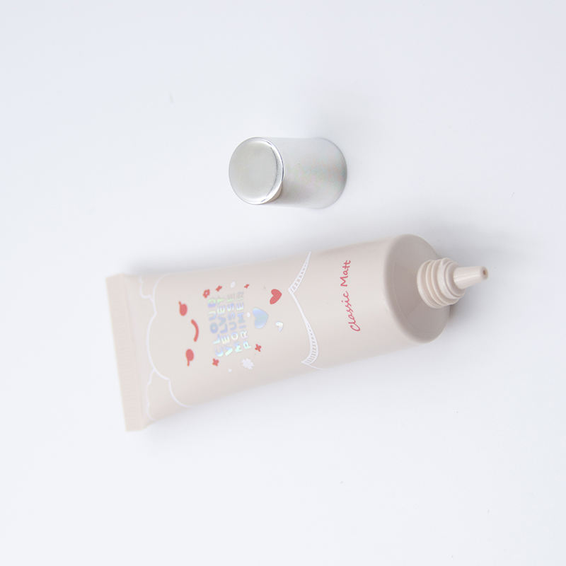 OEM15ML BB الأساس السائل كريم طويل فوهة تلميح غطاء لولبي PE أنبوبة مستحضرات التجميل التعبئة والتغليف كريم العين واقية من الشمس مع أنبوب الضغط