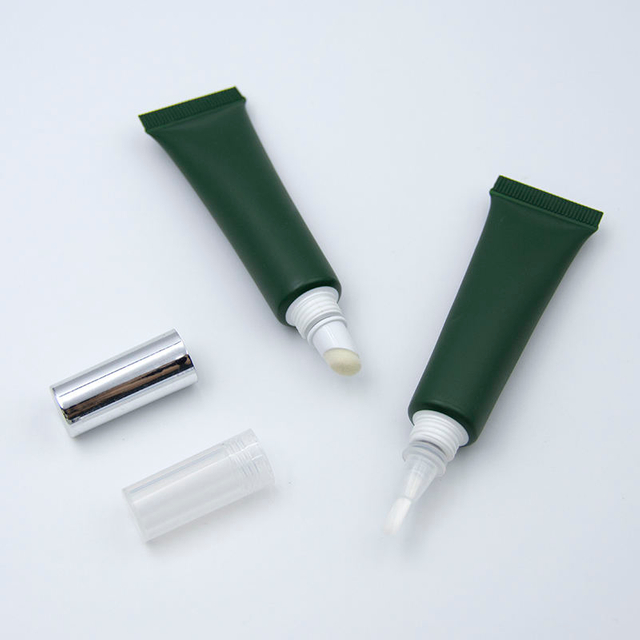 فارغة لينة ضغط البلاستيك مستحضرات التجميل التعبئة والتغليف بشرة النفط طلاء الأظافر أنبوب زيت ملمع الشفاه أنابيب بلسم الشفاه قضيب فرشاة Spone