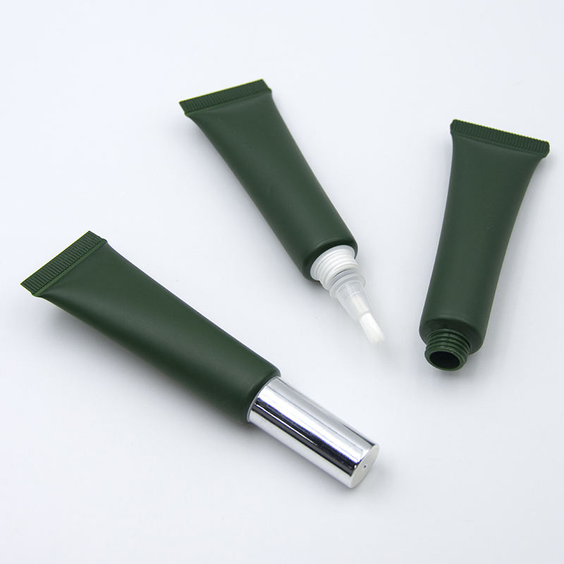 OEM & ODM 10 مللي أنابيب بلاستيكية ناعمة PE مع فرشاة وقضيب سيليكون ملمع الشفاه عصا الشفاه بلسم الشفاه أنبوب فرشاة الأظافر