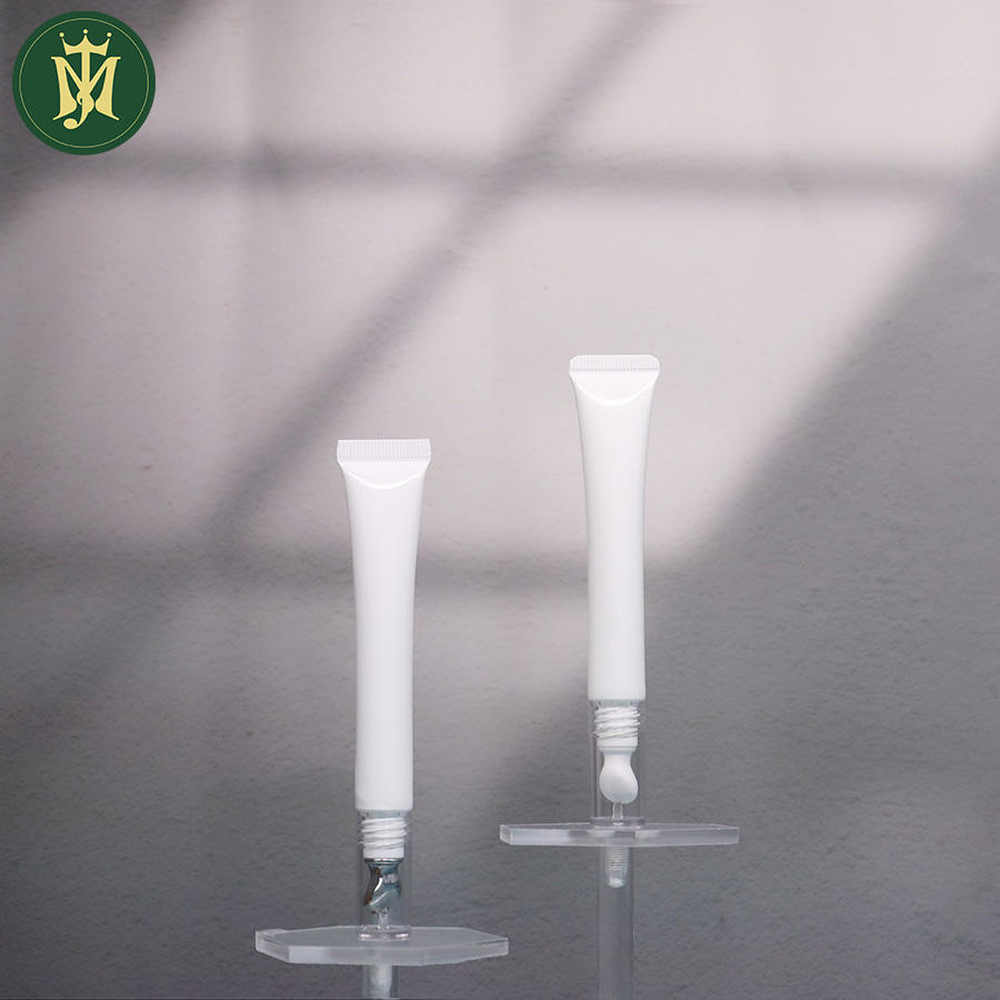 أنبوب بلاستيكي من سلسلة جديدة مشهورة مع سبائك الزنك أو قضيب سيراميك PETG غطاء بلاستيكي لمستحضرات التجميل أنبوب تغليف أحمر الشفاه بلسم الشفاه