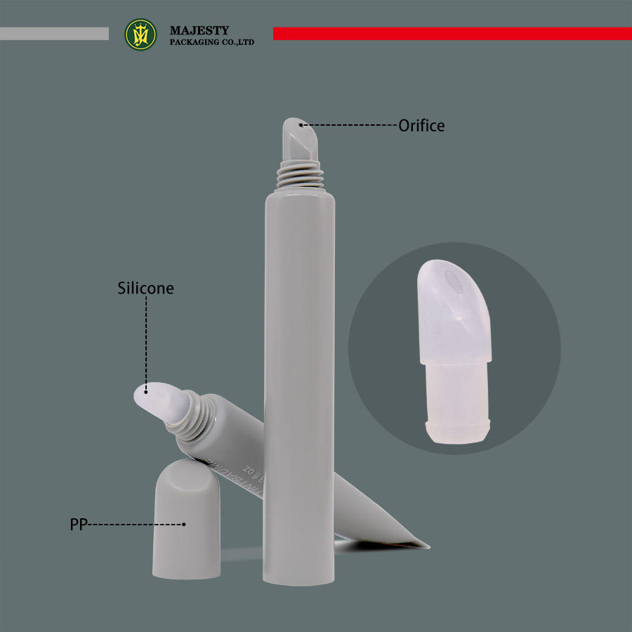 تصنيع المعدات الأصلية وتصنيع التصميم الشخصي صغيرة صغيرة 10 مللي أنابيب بلاستيكية ناعمة PE مع طرف سيليكون طرف PE ملمع الشفاه عصا الشفاه بلسم الضغط تصميم