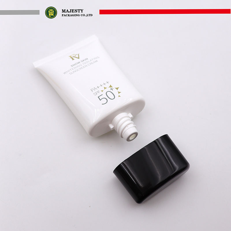 أنابيب بلاستيكية مسطحة بيضاوية 30 مل 50 مل PE مخصصة لكريم Sunblock وكريم الأساس BB مع تغليف غطاء لولبي لمستحضرات التجميل