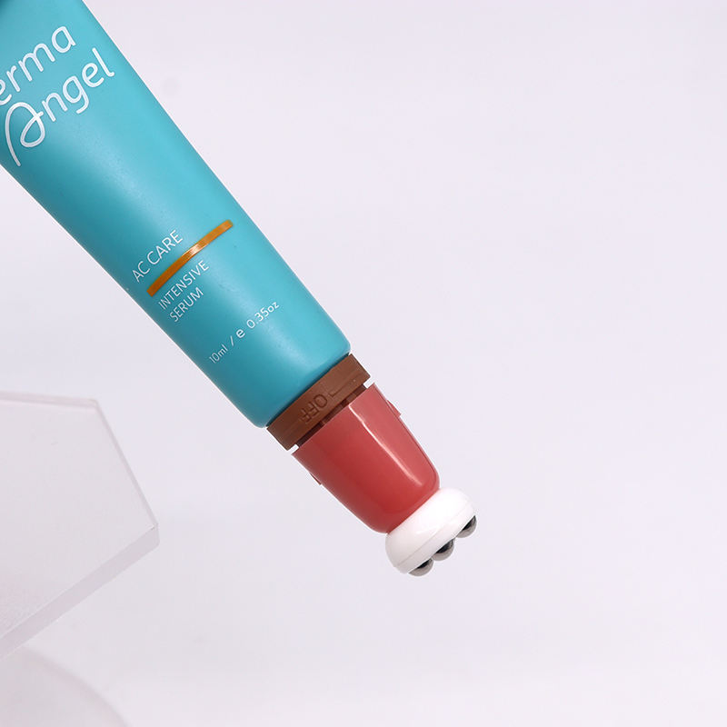 OEM 10ml-25ml PE أنابيب ضغط بلاستيكية 4 كرة دوارة ملمع الشفاه التعبئة والتغليف مع مفتاح تشغيل / إيقاف الرأس لتدليك كريم مصل العين