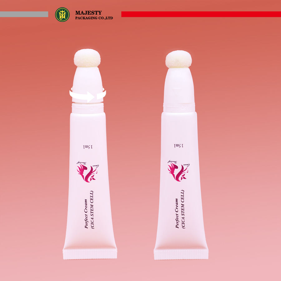 أنبوب مستحضرات التجميل البلاستيكية التعبئة والتغليف أحمر الشفاه السائل أنبوب أحمر الخدود مع فرشاة ناعمة قضيب صغير الحجم 10 مللي 15 مللي 30 مللي أنبوب مستحضرات التجميل