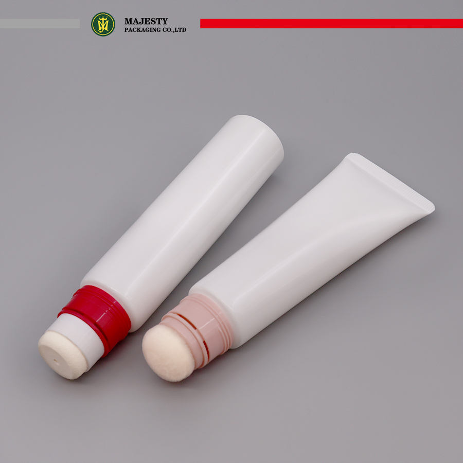 تخصيص 30ML-60ML أنابيب بلاستيكية لمستحضرات التجميل العناية بالبشرة كريم BB والأساس السائل مع التعبئة والتغليف النتوء طرف الإسفنج